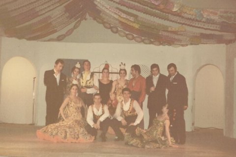 <p style="text-align: right;" dir="rtl">EXPO MONTREAL 1969<br />להקת הפלמנקו של PACO RUIZ & CARMEN ROJAS<br />משמאל לימין: בעמידה: RAMON DE ALGECIRAS - TERESA MAYZAL - JOSE ANTONIO - CARMEN ROJAS - סילביה - PACO RUIZ - PACO SEVILLA -EL CHALECO<br />שורה קידמית:&nbsp; משמאל לימין: MARIA VEJER - ENRIQUE BURGOS - JOSE TALAVERA - CRUZ DEL SACROMONTE</p>
<p style="text-align: right;" dir="rtl"> </p>