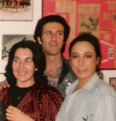 <p style="text-align: right;" dir="rtl">סילביה עם קריסטינה הויוס וחואן אנטוניו חימנז</p>