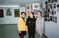 <p style="text-align: right;" dir="rtl">סילביה עם קריסטינה הויוס ואילנה קליפא</p>
