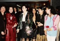 <p style="text-align: right;" dir="rtl">סילביה עם קריסטינה הויוס וחברים</p>