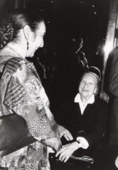 <p style="text-align: right;" dir="rtl">סילביה עם הגב' גאון</p>