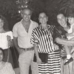 <p style="text-align: right;" dir="rtl">סילביה מחזיקה את הבת חן&nbsp;עם דליה ואביגדור קהלני - ויקטוריה אוחניה - מזל צפרי<br />1987</p>